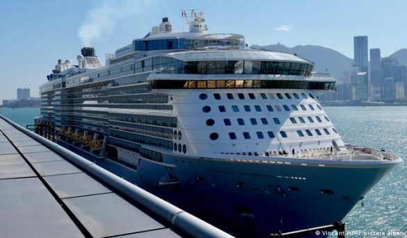 Regresa a Hong Kong un crucero con 2.500 personas por posibles casos de covid