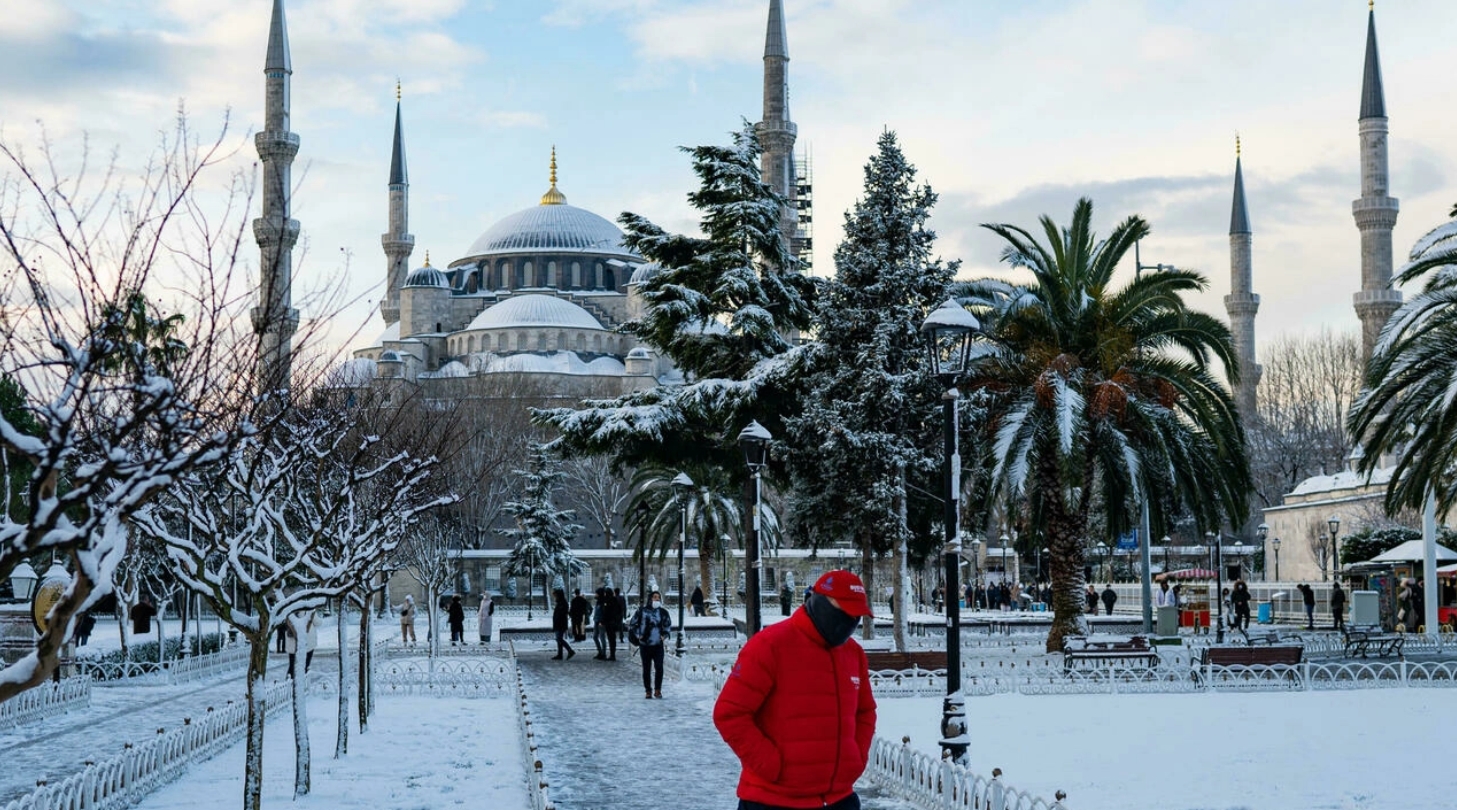 Caos en los aeropuertos de Grecia y Turquía por las intensas nevadas