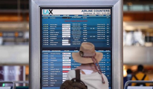 Aerolíneas ofrecen a pilotos hasta tres veces la paga normal por crisis de vuelos