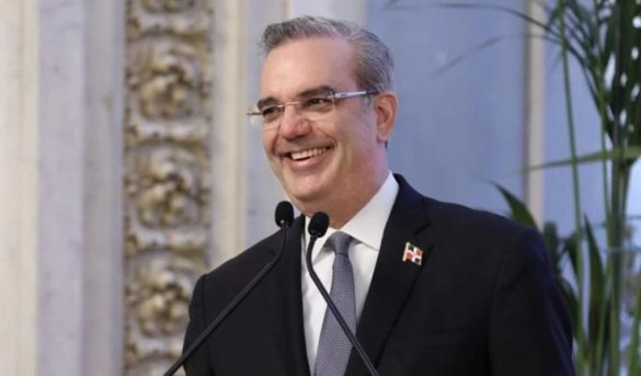 Presidente Abinader explica que si fuere necesario el Gobierno retomará el seguro Covid para turistas