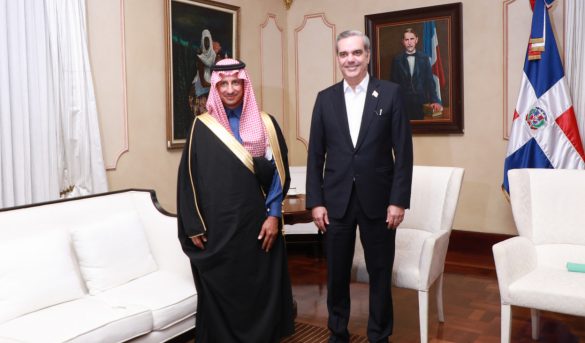 Ministro de Turismo de Arabia Saudita aborda plan de inversión en visita a Abinader