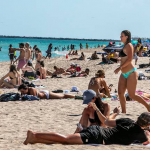 Nueva ley sobre alcohol prohíbe beber después de las 2 a. m. en South Beach, Miami , en primavera
