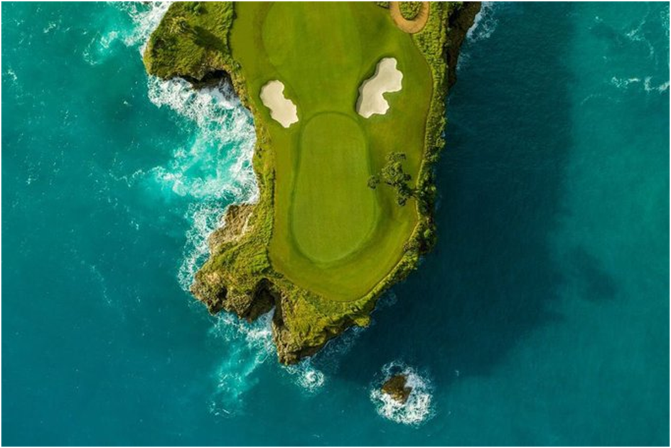 República Dominicana cuenta con 25 Campos de golf, 39 de estos poseen hoyos con vista al mar