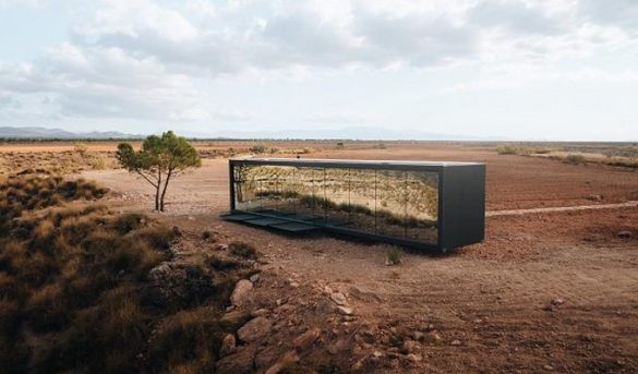 Un hotel cápsula en medio del desierto
