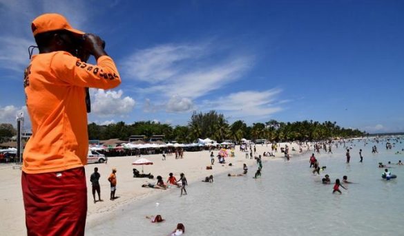 Boca Chica se prepara para recibir a cientos de bañistas en Semana Santa