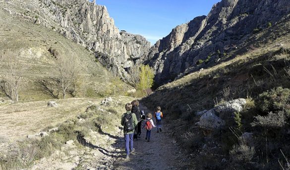 ¿Qué son los senderos turísticos?