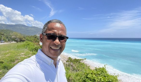 Senador Diony Sánchez: todas las habitaciones de Pedernales están reservadas para Semana Santa. Esperan récord de vacacionistas durante el periodo