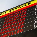 Miles de vuelos cancelados en aeropuertos NY jueves y viernes