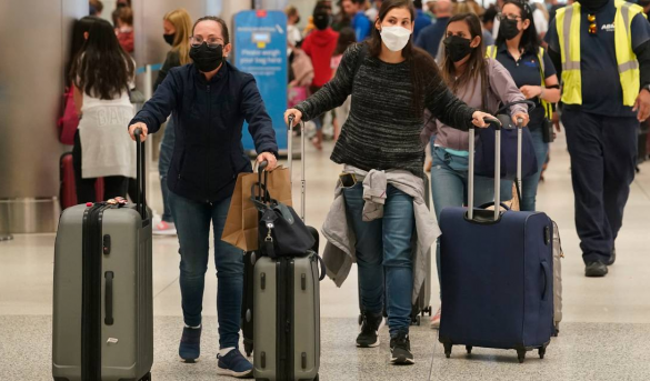 Aeropuerto de Miami proyecta una cifra récord de más de 725,000 pasajeros este próximo fin de semana