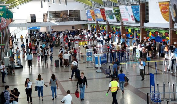 Vacaciones de verano disparan flujo de pasajeros en el AILA