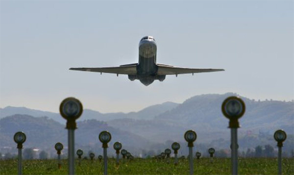 “Las aerolíneas dominantes buscan destruir a las agencias”