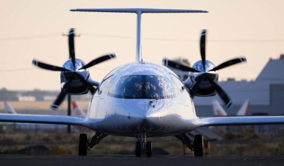 El primer avión de pasajeros totalmente eléctrico del mundo realiza su vuelo inaugural