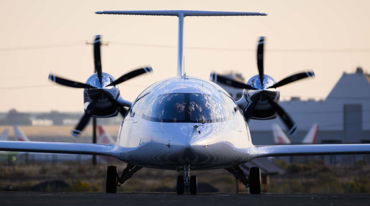 El primer avión de pasajeros totalmente eléctrico del mundo realiza su vuelo inaugural
