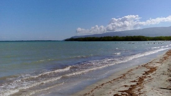 Moradores -Los Negros, Azua- piden urgente auxilio Ministerio de Turismo para recuperar playa donde ya no van turistas.