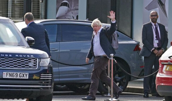 Boris Johnson vuelve de sus vacaciones en Republica Dominicana con la incógnita de su posible regreso político