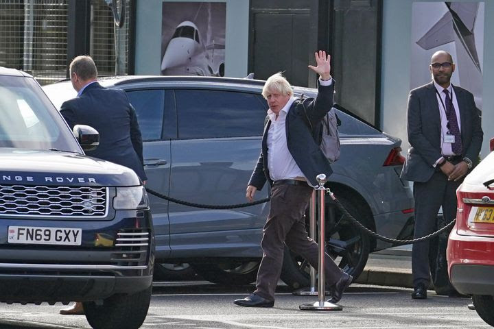 Boris Johnson vuelve de sus vacaciones en Republica Dominicana con la incógnita de su posible regreso político