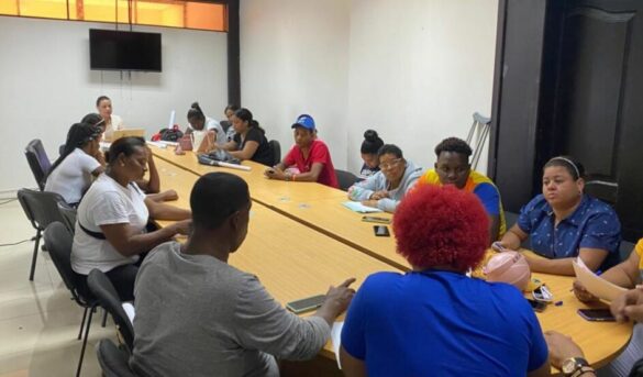 Turismo capacita vendedores en playas de Barahona y Guayacanes para brindar mejor servicio