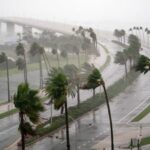 Huracán Lisa sacude el Caribe y alarma al sur de Quintana Roo