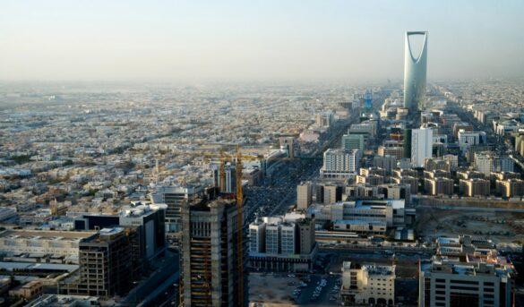 Una cumbre en el desierto: expertos del mundo del turismo debaten en Arabia Saudita cómo viajar para crear un futuro mejor