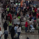 Centenares quedan varados en distintos aeropuertos del país