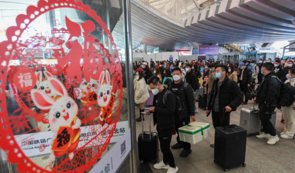 Fiebre de viajes por el Festival de la Primavera en la estación del ferrocarril Norte de Shenzhen