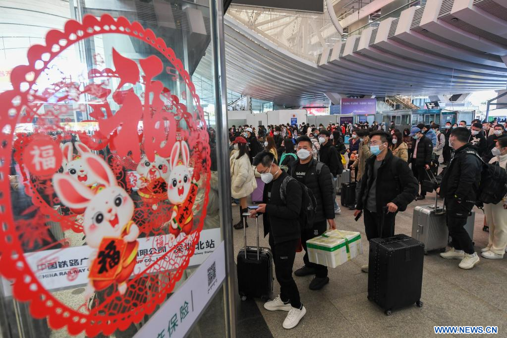 Fiebre de viajes por el Festival de la Primavera en la estación del ferrocarril Norte de Shenzhen
