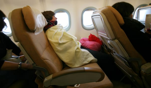Por qué los asientos reclinables están por desaparecer de los aviones