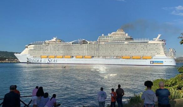 La Maravilla de los Mares, el crucero más grande del mundo, está en Puerto Plata con más de 6,500 pasajeros