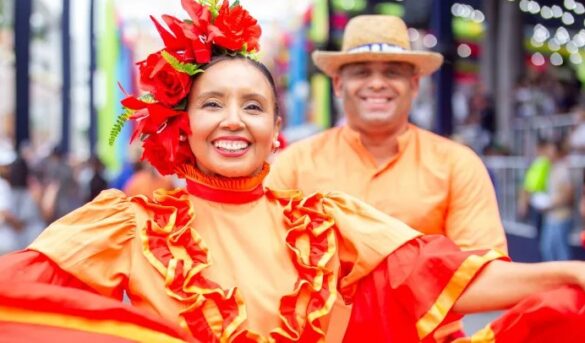Carnaval de Punta Cana reúne a miles de personas al ritmo de música y colores