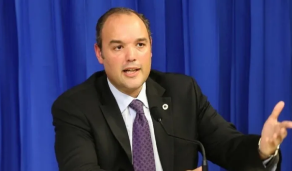 Senador Castillo Saviñón apoya plan de desarrollo del turismo en Pedernales