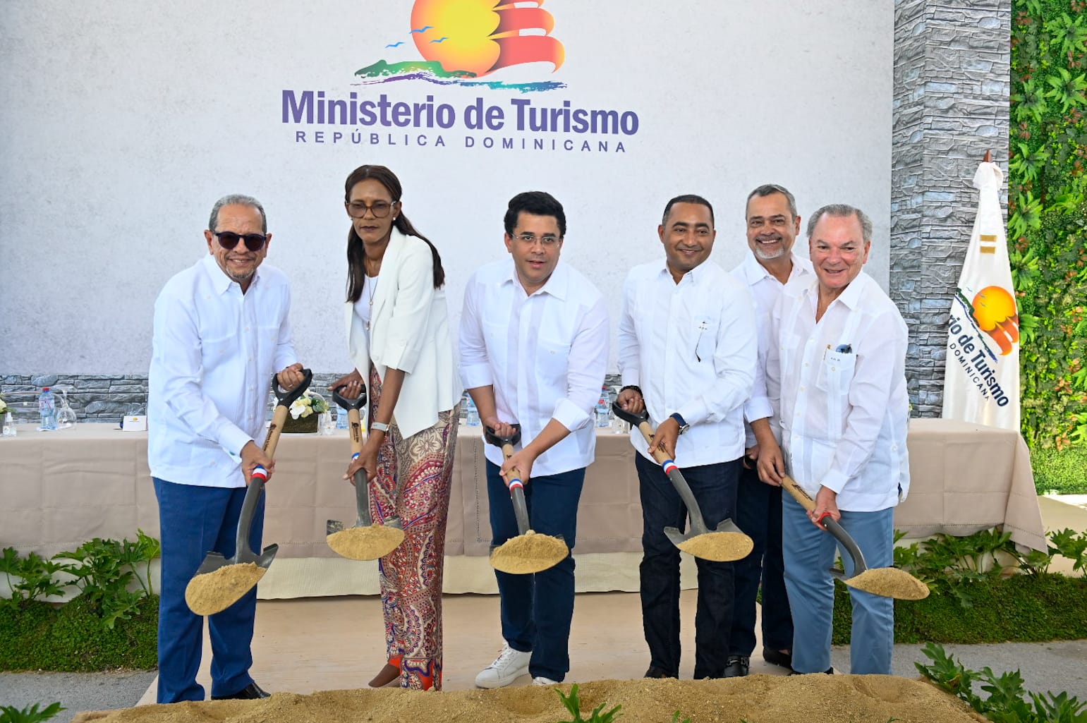 Mitur inicia reconstrucción de vía Domingo Maíz en Punta Cana por RD$184 millones