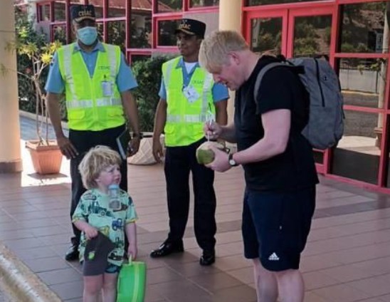 Boris Johnson turisteando en República Dominicana (foto)