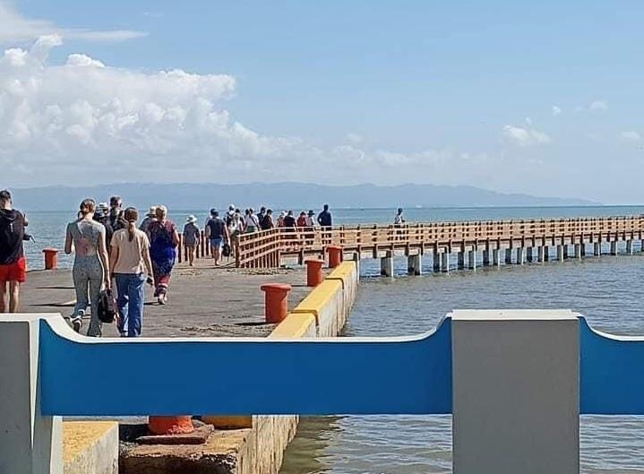 Recién inaugurado muelle de Sabana de la Mar atrae decenas de turistas