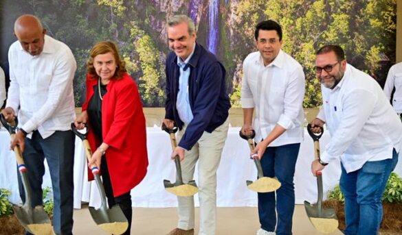 Turismo inicia reconstrucción vía de acceso carretera Aguas Blancas en Constanza