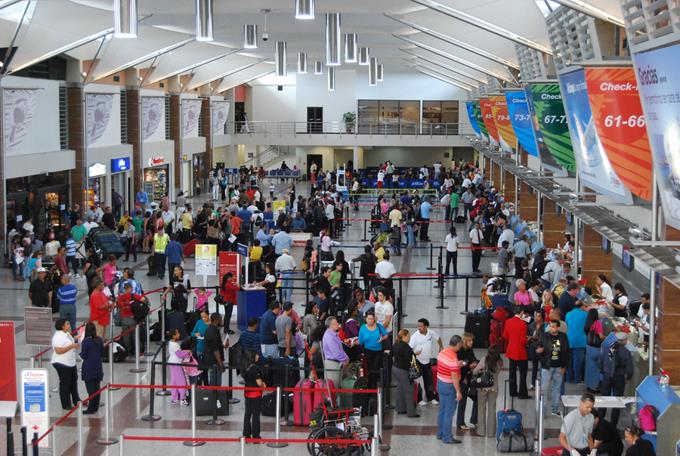 JAC: flujo de pasajeros en aeropuertos del país aumentó un 11% hasta abril