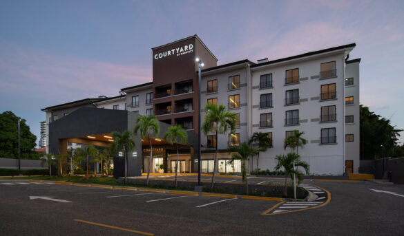 Courtyard by Marriott Santo Domingo celebra aniversario de reapertura