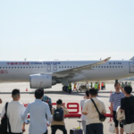 Comienza operación comercial de avión de pasajeros C919 de China