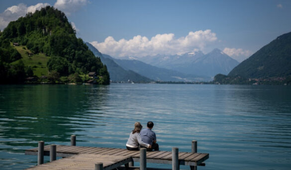 El turismo causado por Netflix amenaza el embarcadero de un pueblo suizo