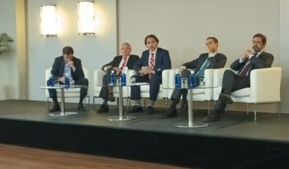 La Mesa del Turismo realza la capacidad de renovación y adaptación del Sector