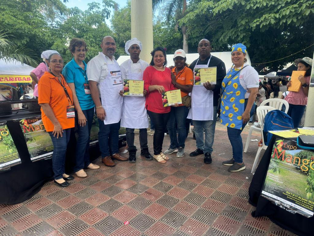 Pedernales gana primer lugar de gastronomía en Expo Feria del Mango en Baní