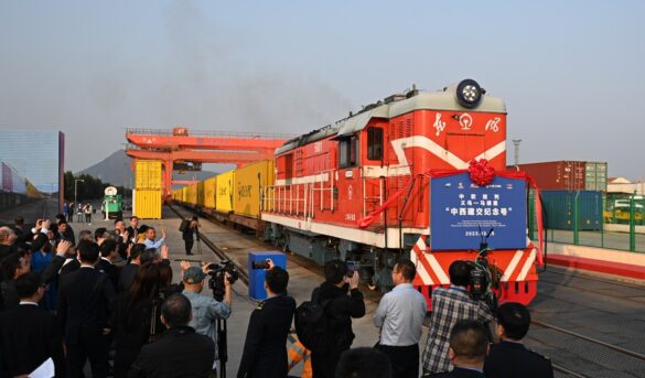 (Multimedia) Viajes en trenes de carga China-Europa llegan a 10.000 en 2023