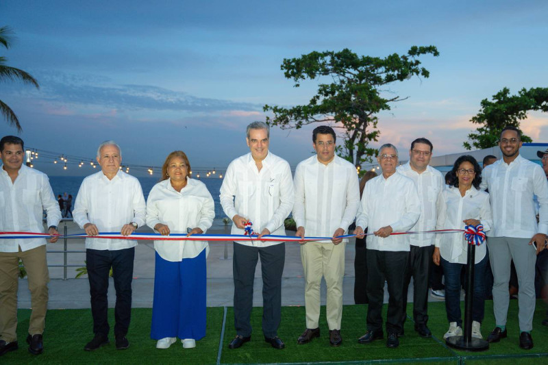 Abinader inauguró anoche el remozamiento del Malecón de SDE