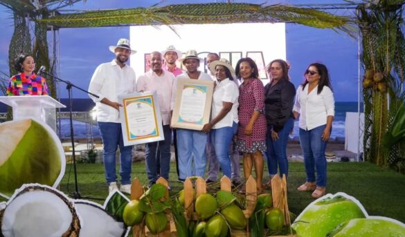 Nagua realiza Feria del Coco en honor a Lawrence y a Hecmilio Galvan