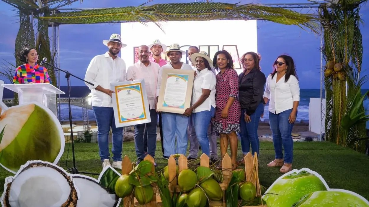 Nagua realiza Feria del Coco en honor a Lawrence y a Hecmilio Galvan