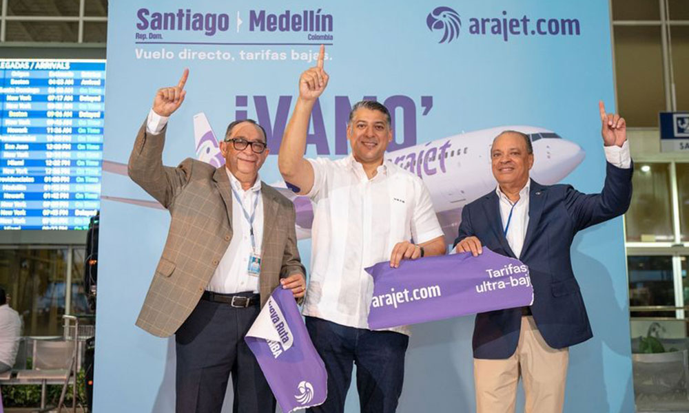 Arajet inició ayer vuelo en la ruta Santiago con Medellín