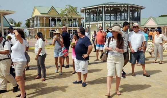 El 17% de los turistas que llegaron en julio fueron dominicanos ausentes