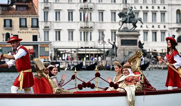 Venecia celebra un año más su tradicional Regata Histórica