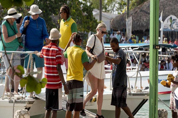 Crece llegada de turistas de la Oceanía y África a R. Dominicana