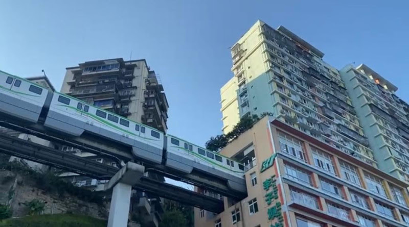 Una parada sobre innovación arquitectónica: Conoce el metro que traspasa un edificio en China