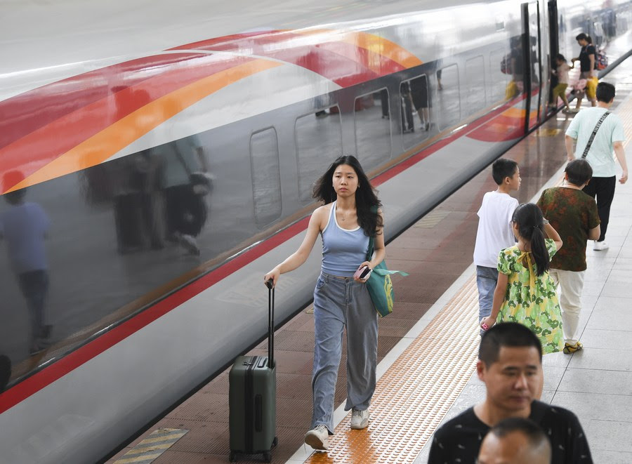 China prevé 190 millones de viajes ferroviarios durante próxima temporada turística